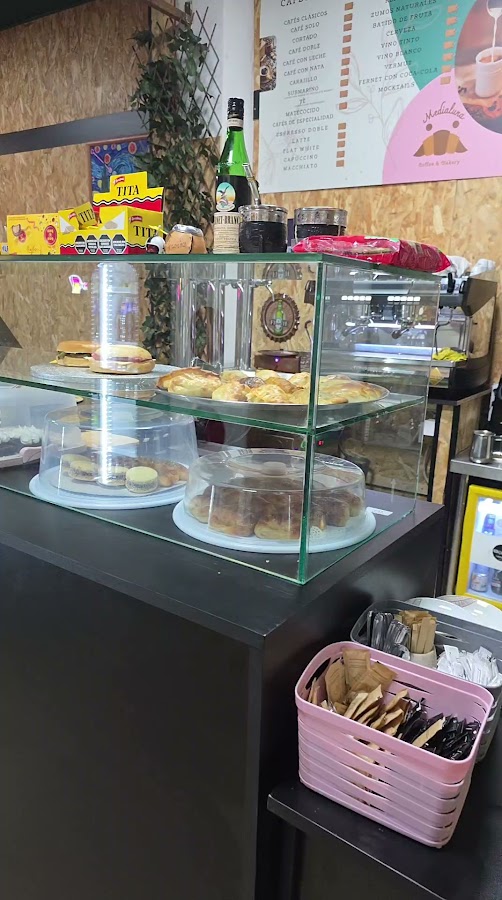 Medialuna Coffee&Bakery
