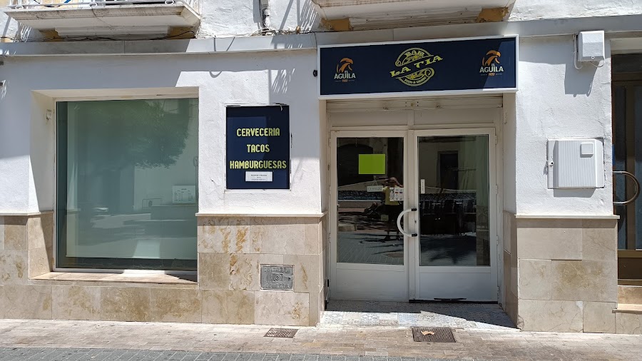 Bar y cafetería la tia